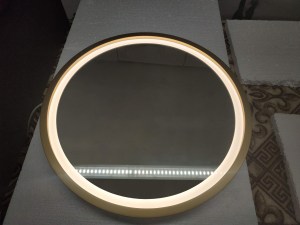 Круглое золотое зеркало с подсветкой